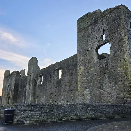 Swallow * Middleham