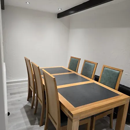 Swallow 펜션 미들햄